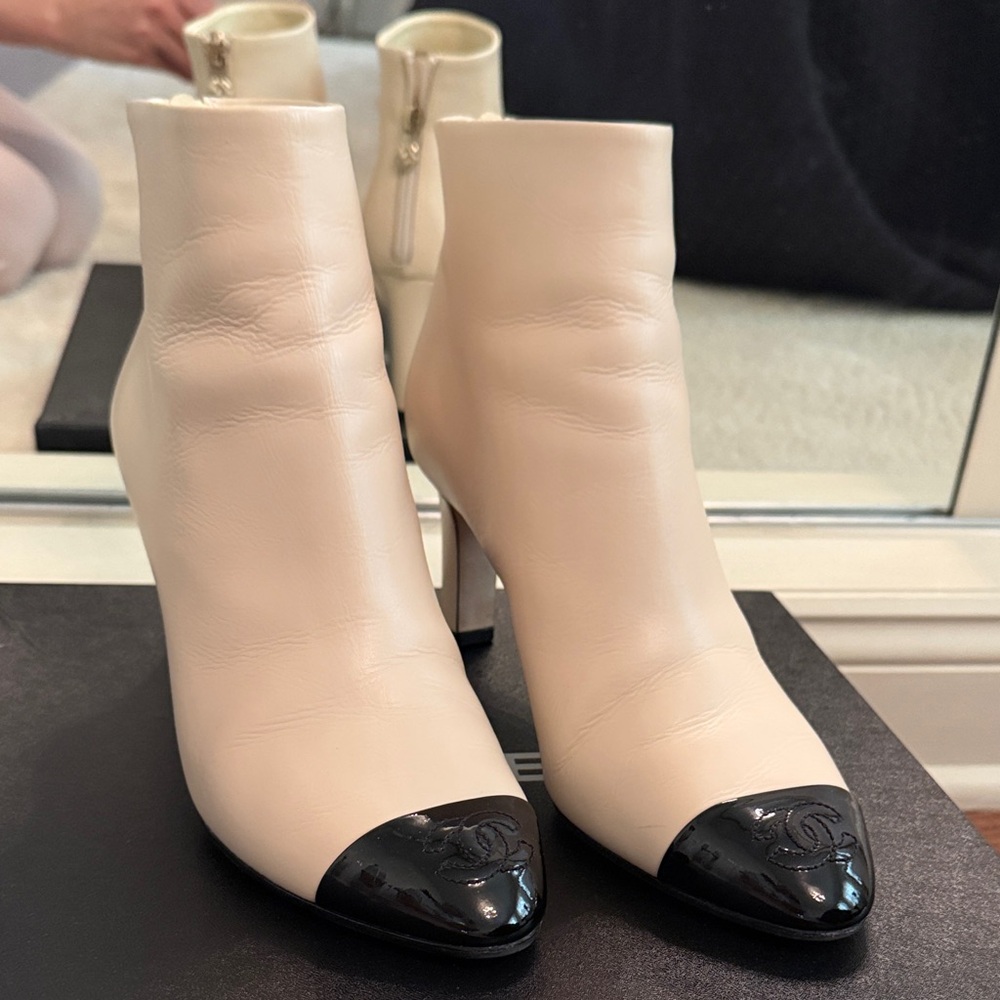 Authentic Chic Chanel Two-Tone Ankle Boots 38.5